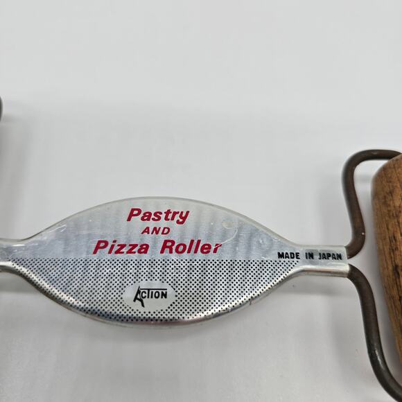 Vintage Action Pastry and Pizza Roller Wooden Rollers Kitchen Made in Japan - Picture 2 of 7